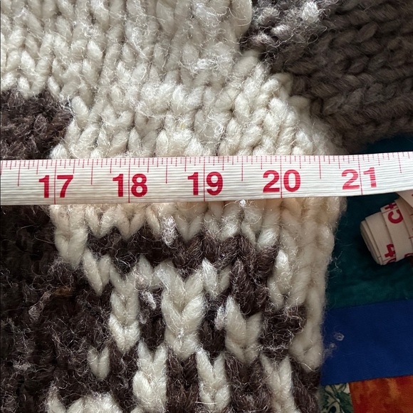 Kanata Cowichan Hand Knitted Heavy Wool Sweater - Picture 4 of 5